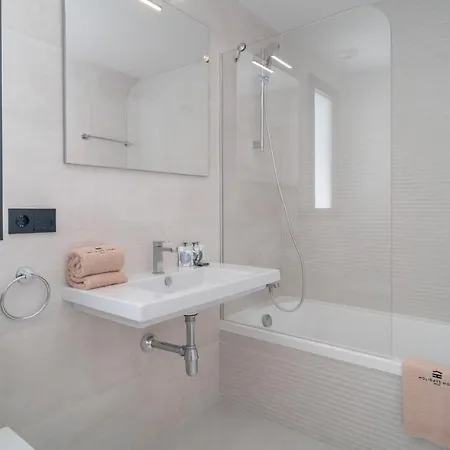 Апартаменти Nice In With Wifi, Outdoor Swimming Pool And Swimming Pool